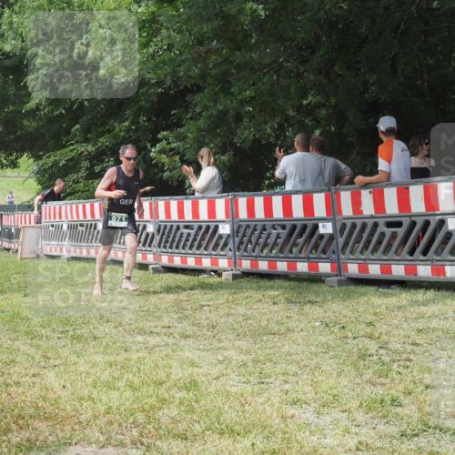 21.06.2025 - 27. Vierlanden-Triathlon KatJ http://msf.ph/oto/7992478 15.06.2025 12:30:41 Ziel 871 meine-sportfotos.de