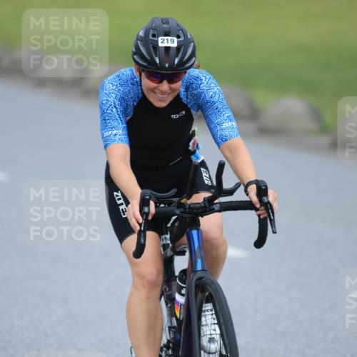 21.06.2025 - 27. Vierlanden-Triathlon H.Heesch http://msf.ph/oto/7992519 15.06.2025 12:02:37 Radfahren 219, 815, 834, 888, 944 meine-sportfotos.de