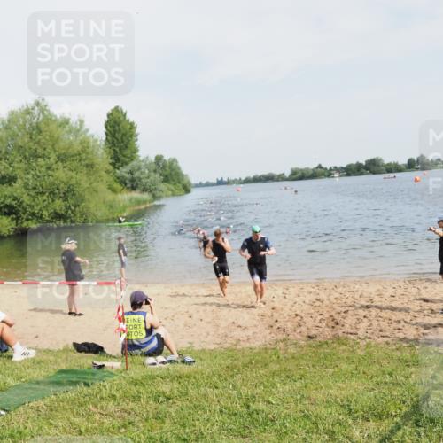 21.06.2025 - 27. Vierlanden-Triathlon MichiJ http://msf.ph/oto/7992523 15.06.2026 09:54:57 Schwimmen 319, 336, 344, 361 meine-sportfotos.de
