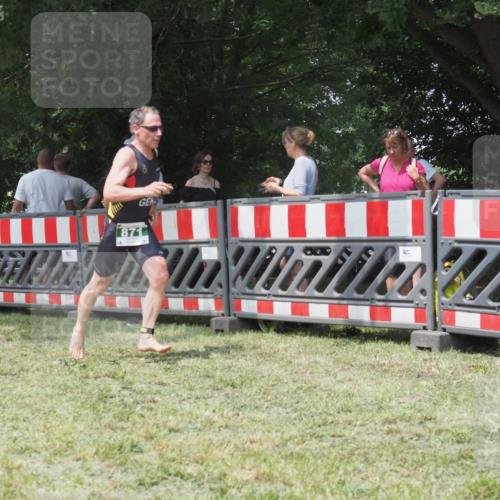 21.06.2025 - 27. Vierlanden-Triathlon KatJ http://msf.ph/oto/7992535 15.06.2025 12:30:43 Ziel 871 meine-sportfotos.de
