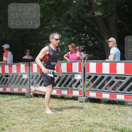 21.06.2025 - 27. Vierlanden-Triathlon KatJ http://msf.ph/oto/7992546 15.06.2025 12:30:43 Ziel 871 meine-sportfotos.de