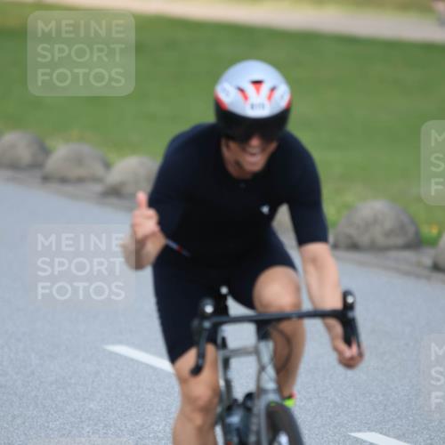 21.06.2025 - 27. Vierlanden-Triathlon H.Heesch http://msf.ph/oto/7992552 15.06.2025 12:02:45 Radfahren 815, 834, 888, 965 meine-sportfotos.de