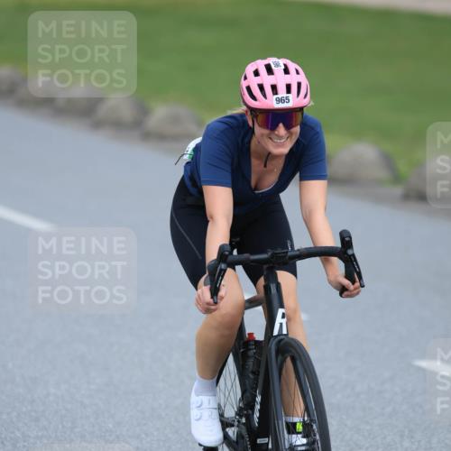 21.06.2025 - 27. Vierlanden-Triathlon H.Heesch http://msf.ph/oto/7992581 15.06.2025 12:02:47 Radfahren 815, 834, 888, 965, 984, 986, 988 meine-sportfotos.de