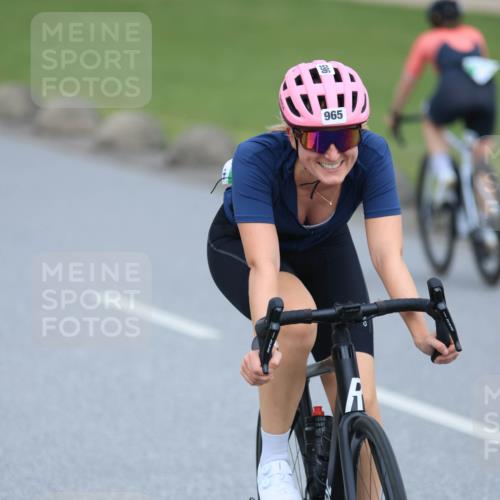 21.06.2025 - 27. Vierlanden-Triathlon H.Heesch http://msf.ph/oto/7992594 15.06.2025 12:02:48 Radfahren 815, 834, 888, 965, 984, 985, 986, 987, 988 meine-sportfotos.de