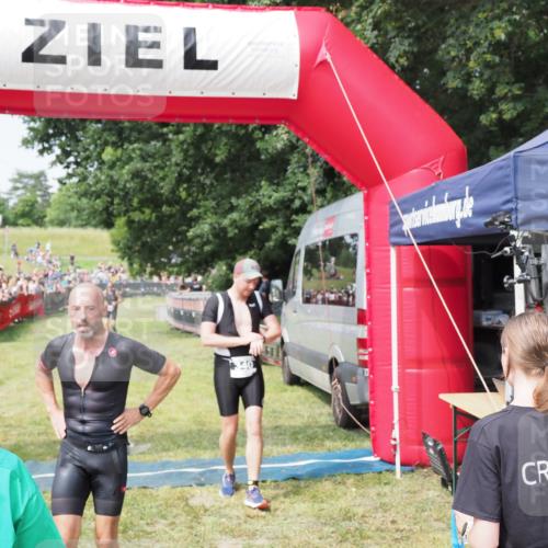 21.06.2025 - 27. Vierlanden-Triathlon MichiJ http://msf.ph/oto/7992602 15.06.2026 11:15:21 Ziel 340, 383 meine-sportfotos.de