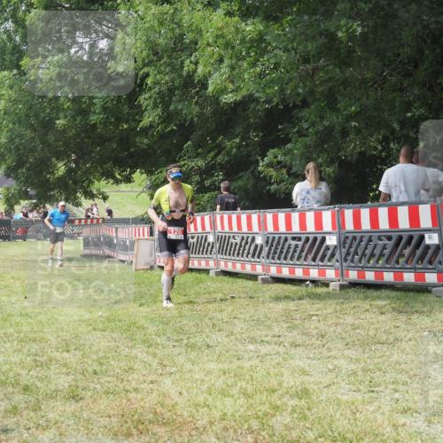 21.06.2025 - 27. Vierlanden-Triathlon KatJ http://msf.ph/oto/7992617 15.06.2025 12:30:54 Ziel 126 meine-sportfotos.de