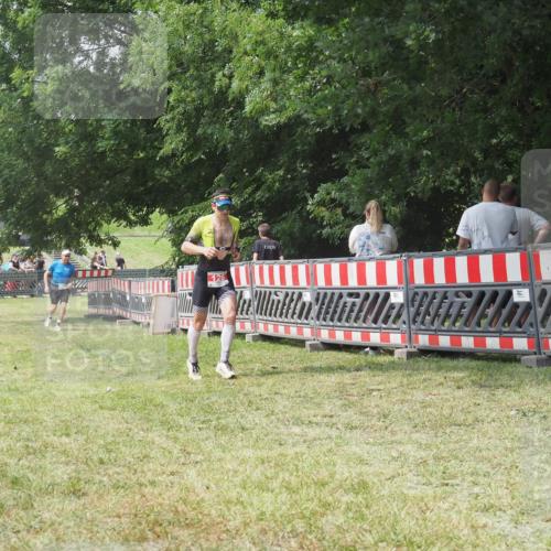 21.06.2025 - 27. Vierlanden-Triathlon KatJ http://msf.ph/oto/7992632 15.06.2025 12:30:54 Ziel 126 meine-sportfotos.de