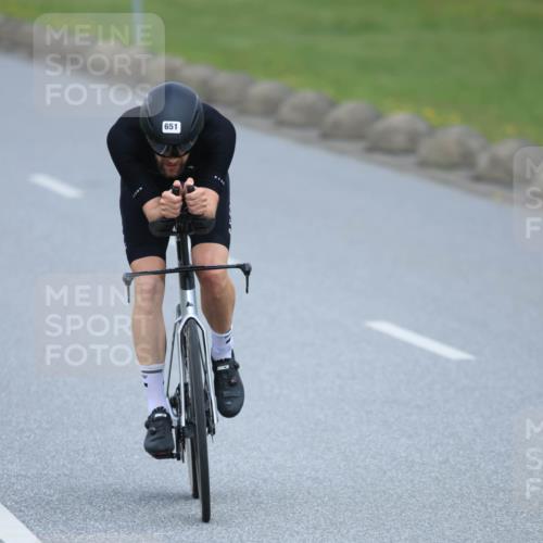 21.06.2025 - 27. Vierlanden-Triathlon H.Heesch http://msf.ph/oto/7992636 15.06.2025 12:03:23 Radfahren 651, 849, 885 meine-sportfotos.de