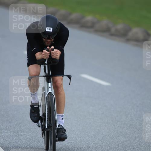 21.06.2025 - 27. Vierlanden-Triathlon H.Heesch http://msf.ph/oto/7992648 15.06.2025 12:03:23 Radfahren 651, 849, 885 meine-sportfotos.de