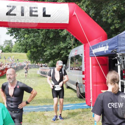 21.06.2025 - 27. Vierlanden-Triathlon MichiJ http://msf.ph/oto/7992662 15.06.2026 11:15:21 Ziel 340, 383 meine-sportfotos.de