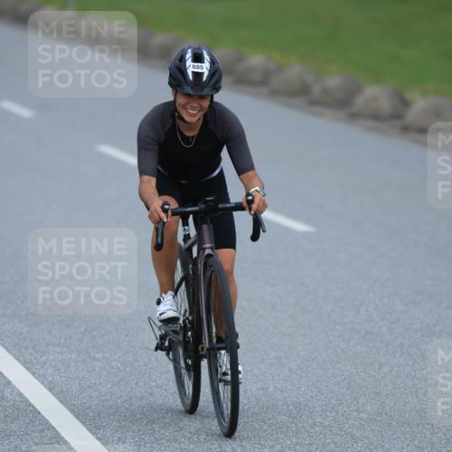 21.06.2025 - 27. Vierlanden-Triathlon H.Heesch http://msf.ph/oto/7992667 15.06.2025 12:03:27 Radfahren 651, 885, 917 meine-sportfotos.de