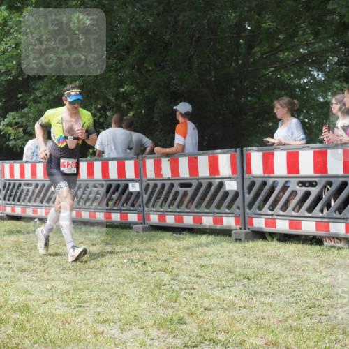 21.06.2025 - 27. Vierlanden-Triathlon KatJ http://msf.ph/oto/7992675 15.06.2025 12:30:55 Ziel 126 meine-sportfotos.de