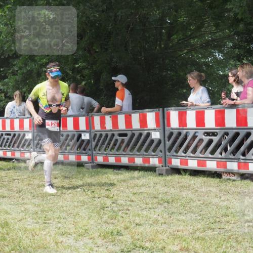 21.06.2025 - 27. Vierlanden-Triathlon KatJ http://msf.ph/oto/7992679 15.06.2025 12:30:55 Ziel 126 meine-sportfotos.de