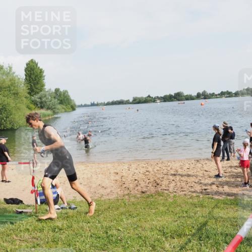 21.06.2025 - 27. Vierlanden-Triathlon MichiJ http://msf.ph/oto/7992689 15.06.2026 09:55:01 Schwimmen 319, 326, 336, 344, 361 meine-sportfotos.de
