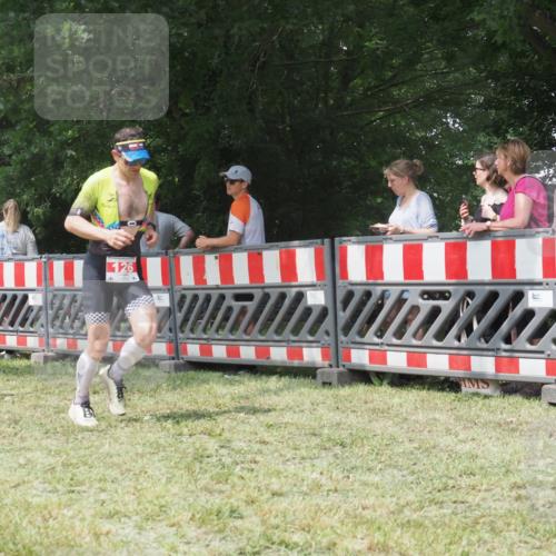 21.06.2025 - 27. Vierlanden-Triathlon KatJ http://msf.ph/oto/7992693 15.06.2025 12:30:56 Ziel 126 meine-sportfotos.de