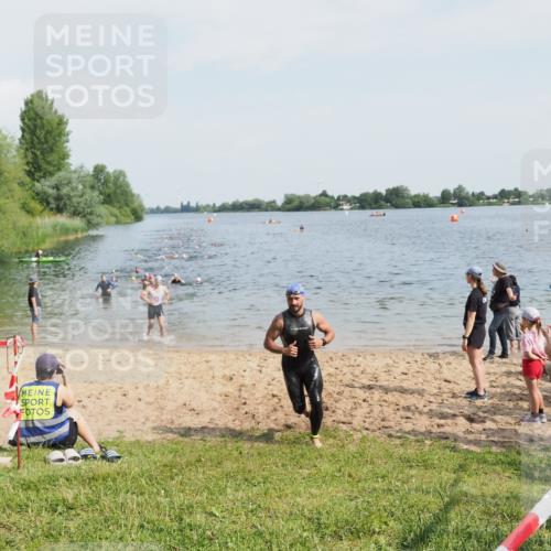 21.06.2025 - 27. Vierlanden-Triathlon MichiJ http://msf.ph/oto/7992704 15.06.2026 09:55:08 Schwimmen 299, 311, 326 meine-sportfotos.de