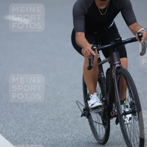 21.06.2025 - 27. Vierlanden-Triathlon H.Heesch http://msf.ph/oto/7992733 15.06.2025 12:03:28 Radfahren 885, 911, 917 meine-sportfotos.de