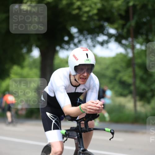 15.06.2025 - 7 Türme Triathlon Yannick Fuchs http://msf.ph/oto/7992735 15.06.2025 13:06:07 Radfahren 794, 972 meine-sportfotos.de