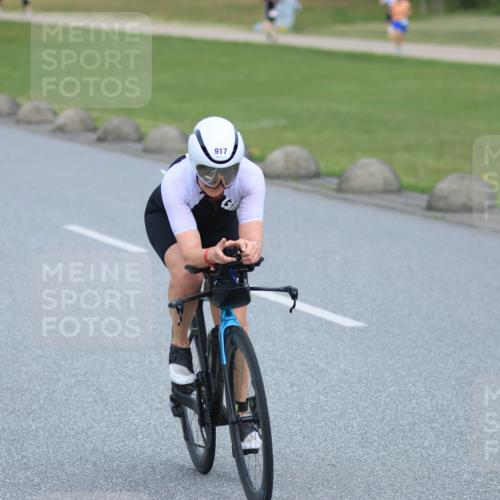 21.06.2025 - 27. Vierlanden-Triathlon H.Heesch http://msf.ph/oto/7992741 15.06.2025 12:03:36 Radfahren 203, 911, 917, 933, 964 meine-sportfotos.de