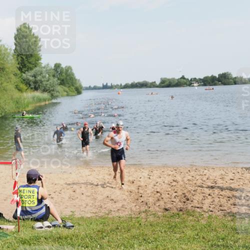 21.06.2025 - 27. Vierlanden-Triathlon MichiJ http://msf.ph/oto/7992760 15.06.2026 09:55:11 Schwimmen 299, 306, 311, 326 meine-sportfotos.de