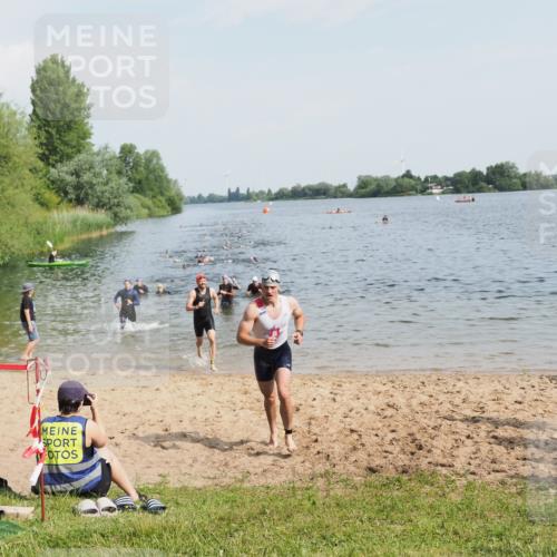 21.06.2025 - 27. Vierlanden-Triathlon MichiJ http://msf.ph/oto/7992778 15.06.2026 09:55:11 Schwimmen 299, 306, 311, 326 meine-sportfotos.de