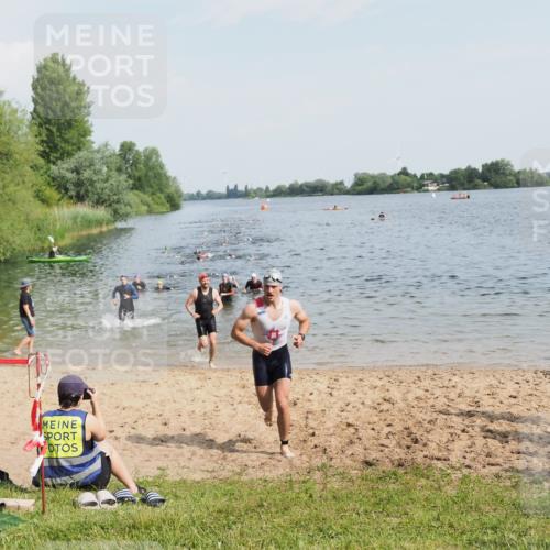 21.06.2025 - 27. Vierlanden-Triathlon MichiJ http://msf.ph/oto/7992786 15.06.2026 09:55:11 Schwimmen 299, 306, 311, 326 meine-sportfotos.de