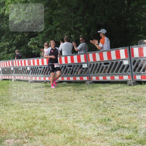 21.06.2025 - 27. Vierlanden-Triathlon KatJ http://msf.ph/oto/7992790 15.06.2025 12:31:37 Ziel 250 meine-sportfotos.de