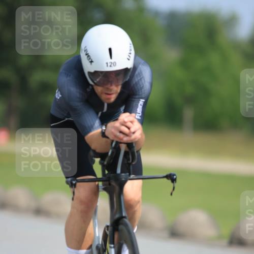 15.06.2025 - 27. Vierlanden-Triathlon H.Heesch http://msf.ph/oto/7992791 15.06.2025 10:18:48 Radfahren 120, 144 meine-sportfotos.de
