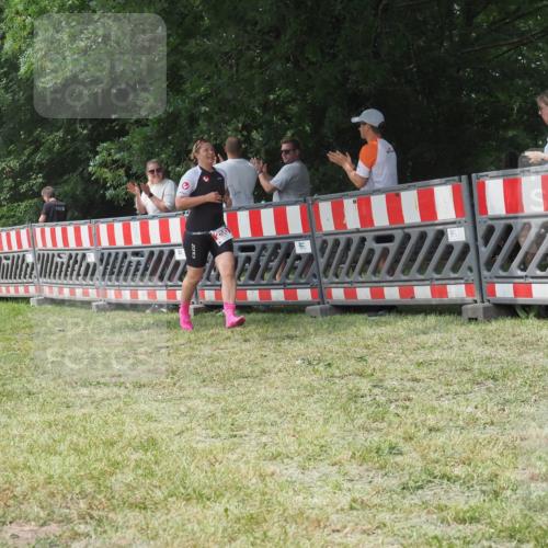 21.06.2025 - 27. Vierlanden-Triathlon KatJ http://msf.ph/oto/7992798 15.06.2025 12:31:37 Ziel 250 meine-sportfotos.de