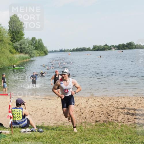 21.06.2025 - 27. Vierlanden-Triathlon MichiJ http://msf.ph/oto/7992811 15.06.2026 09:55:12 Schwimmen 299, 306, 311, 326 meine-sportfotos.de