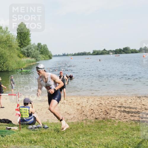 21.06.2025 - 27. Vierlanden-Triathlon MichiJ http://msf.ph/oto/7992820 15.06.2026 09:55:13 Schwimmen 299, 306, 311, 326 meine-sportfotos.de