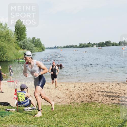 21.06.2025 - 27. Vierlanden-Triathlon MichiJ http://msf.ph/oto/7992824 15.06.2026 09:55:13 Schwimmen 299, 306, 311, 326 meine-sportfotos.de
