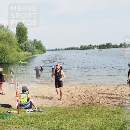 21.06.2025 - 27. Vierlanden-Triathlon MichiJ http://msf.ph/oto/7992837 15.06.2026 09:55:13 Schwimmen 299, 306, 311, 326 meine-sportfotos.de