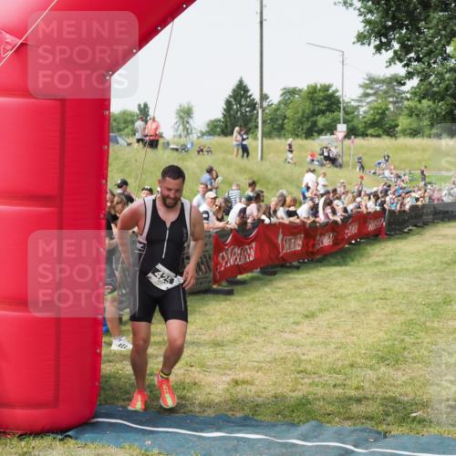 21.06.2025 - 27. Vierlanden-Triathlon MichiJ http://msf.ph/oto/7992868 15.06.2026 11:15:34 Ziel 425 meine-sportfotos.de