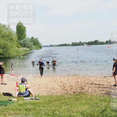 21.06.2025 - 27. Vierlanden-Triathlon MichiJ http://msf.ph/oto/7992882 15.06.2026 09:55:15 Schwimmen 299, 306, 311, 326, 348 meine-sportfotos.de