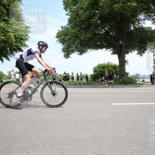 15.06.2025 - 7 Türme Triathlon Yannick Fuchs http://msf.ph/oto/7992925 15.06.2025 13:29:43 Radfahren 284, 701, 707, 950 meine-sportfotos.de