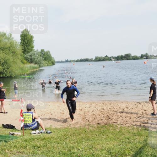 21.06.2025 - 27. Vierlanden-Triathlon MichiJ http://msf.ph/oto/7992926 15.06.2026 09:55:17 Schwimmen 299, 306, 311, 327, 348, 353 meine-sportfotos.de