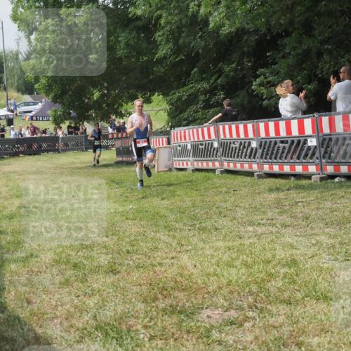 21.06.2025 - 27. Vierlanden-Triathlon KatJ http://msf.ph/oto/7992956 15.06.2025 12:33:31 Ziel 85 meine-sportfotos.de