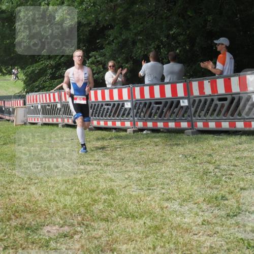 21.06.2025 - 27. Vierlanden-Triathlon KatJ http://msf.ph/oto/7993024 15.06.2025 12:33:32 Ziel 85 meine-sportfotos.de