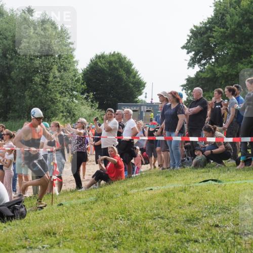 15.06.2025 - 27. Vierlanden-Triathlon KatJ http://msf.ph/oto/7993034 15.06.2025 09:54:13 Schwimmen 267, 302, 356 meine-sportfotos.de