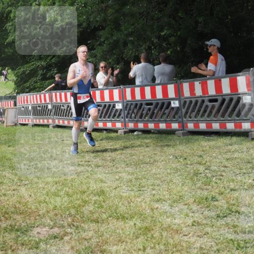 21.06.2025 - 27. Vierlanden-Triathlon KatJ http://msf.ph/oto/7993037 15.06.2025 12:33:32 Ziel 85 meine-sportfotos.de