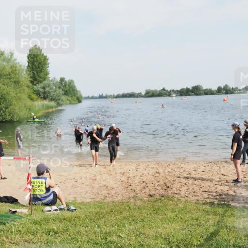 21.06.2025 - 27. Vierlanden-Triathlon MichiJ http://msf.ph/oto/7993038 15.06.2026 09:55:21 Schwimmen 299, 306, 316, 327, 335, 348, 353 meine-sportfotos.de