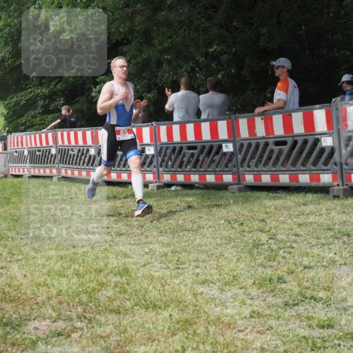 21.06.2025 - 27. Vierlanden-Triathlon KatJ http://msf.ph/oto/7993052 15.06.2025 12:33:32 Ziel 85 meine-sportfotos.de
