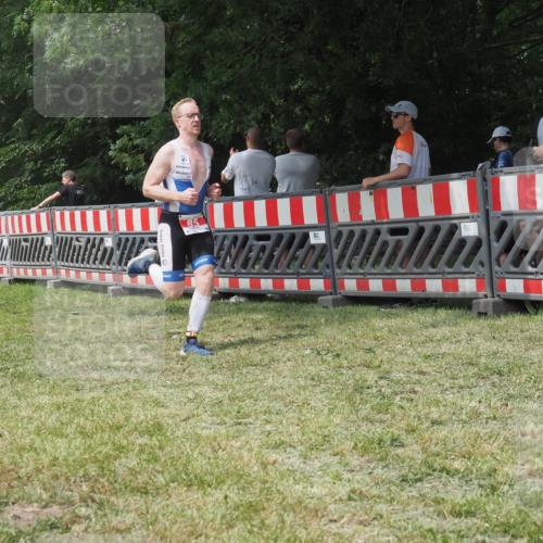 21.06.2025 - 27. Vierlanden-Triathlon KatJ http://msf.ph/oto/7993066 15.06.2025 12:33:32 Ziel 85 meine-sportfotos.de
