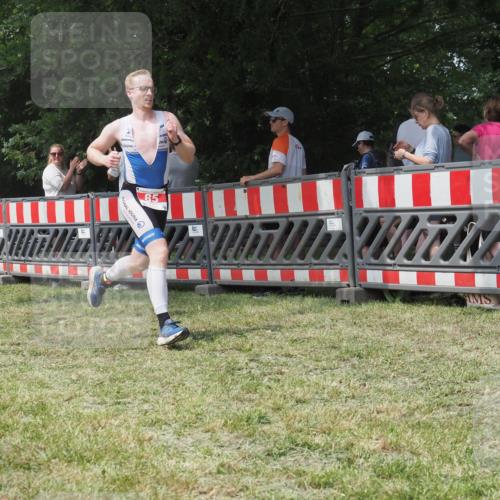 21.06.2025 - 27. Vierlanden-Triathlon KatJ http://msf.ph/oto/7993094 15.06.2025 12:33:33 Ziel 85 meine-sportfotos.de