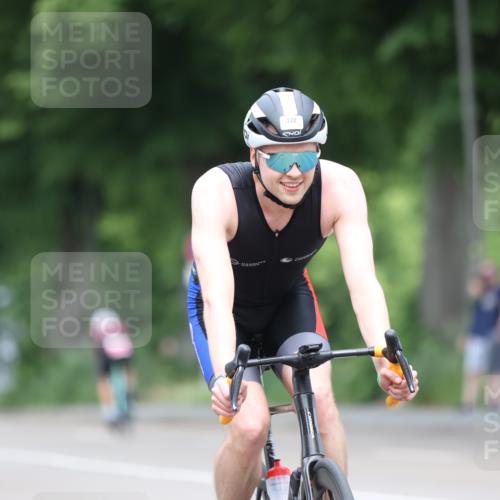 15.06.2025 - 7 Türme Triathlon Yannick Fuchs http://msf.ph/oto/7993109 15.06.2025 12:04:41 Radfahren 200 meine-sportfotos.de