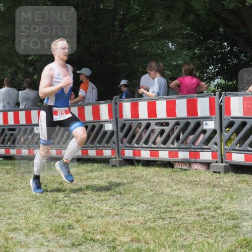21.06.2025 - 27. Vierlanden-Triathlon KatJ http://msf.ph/oto/7993118 15.06.2025 12:33:33 Ziel 85 meine-sportfotos.de