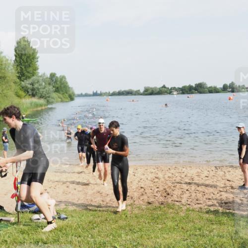 21.06.2025 - 27. Vierlanden-Triathlon MichiJ http://msf.ph/oto/7993121 15.06.2026 09:55:24 Schwimmen 306, 316, 327, 329, 335, 348, 353 meine-sportfotos.de