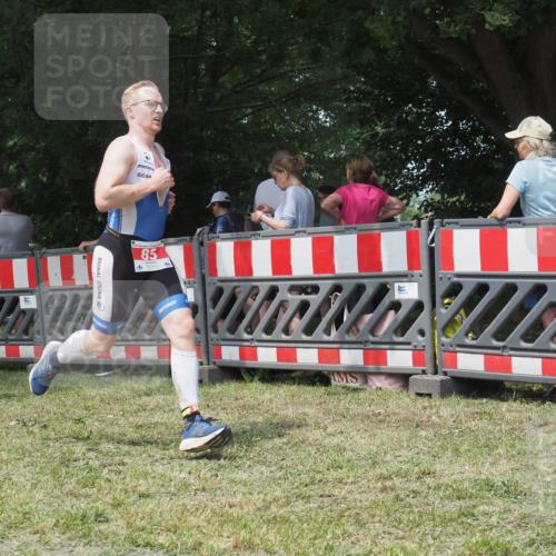 21.06.2025 - 27. Vierlanden-Triathlon KatJ http://msf.ph/oto/7993127 15.06.2025 12:33:33 Ziel 85 meine-sportfotos.de