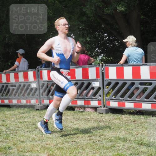 21.06.2025 - 27. Vierlanden-Triathlon KatJ http://msf.ph/oto/7993149 15.06.2025 12:33:33 Ziel 85 meine-sportfotos.de